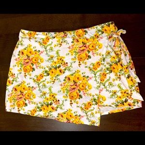 *NEVER WORN* floral 3x skort